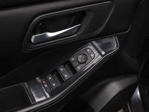 Certified 2025 Nissan Rogue SV image 22