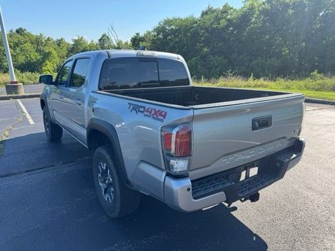 Used 2021 Toyota Tacoma TRD Off-Road w/ Technology Package AWD/4WD image 5