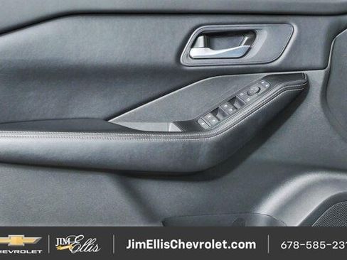 Used 2025 Nissan Rogue SV AWD/4WD image 6