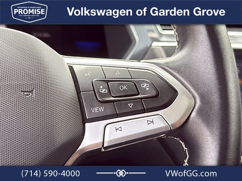 Used 2023 Volkswagen Tiguan SE w/ Panoramic Sunroof Package FWD image 21