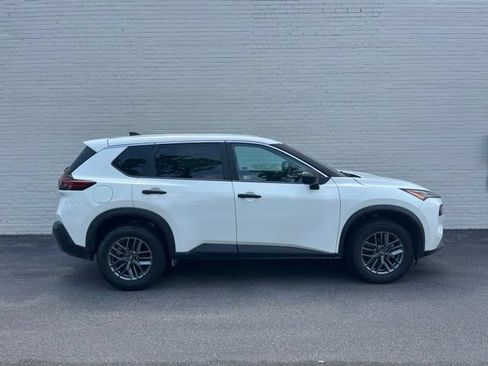 Used 2023 Nissan Rogue S FWD image 2