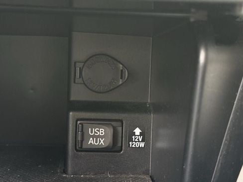 Used 2013 Toyota Camry LE FWD image 19