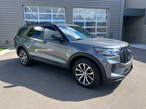 Used 2025 Ford Explorer ST-Line AWD/4WD image 3