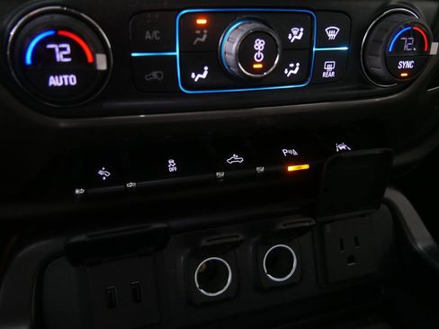 Used 2018 Chevrolet Silverado 1500 High Country image 29