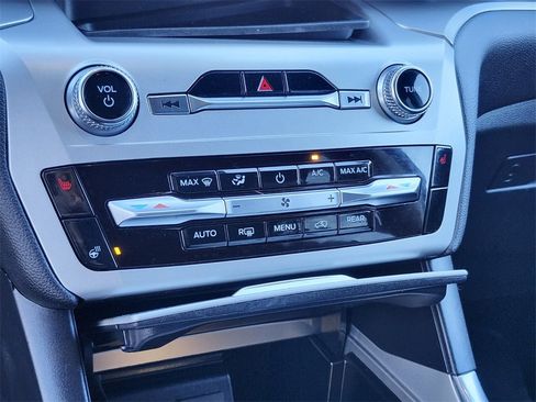 Used 2022 Ford Explorer XLT w/ Equipment Group 202A image 24