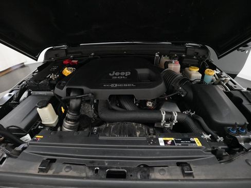 Used 2021 Jeep Wrangler Unlimited Sahara image 3