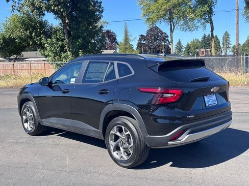 New 2025 Chevrolet Trax LT w/ LT Convenience Package image 4