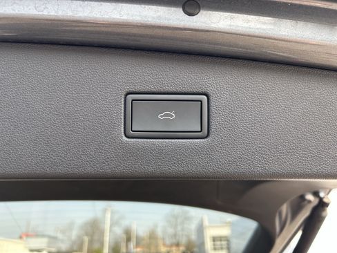 Certified 2023 Volkswagen Tiguan SE R-Line image 29