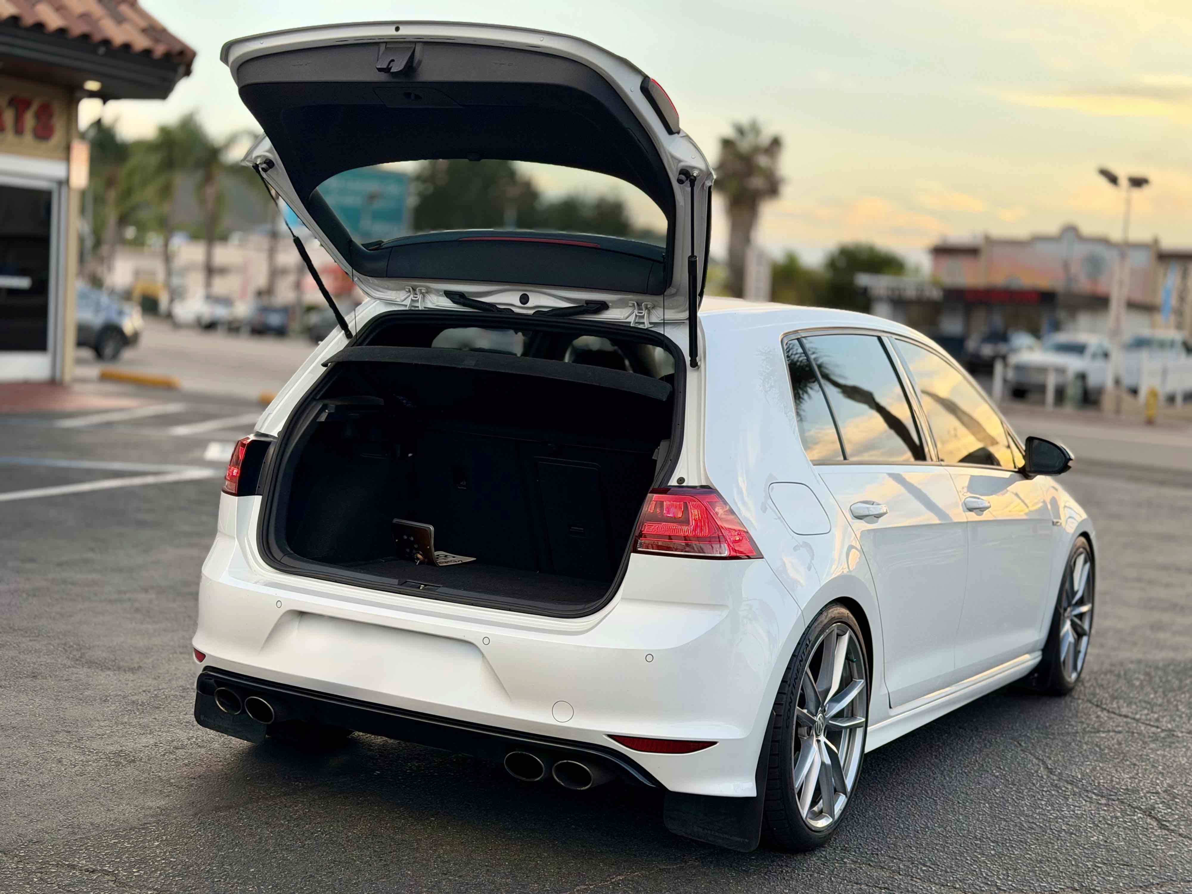 Used 2017 Volkswagen Golf R 4-Door AWD/4WD image 16