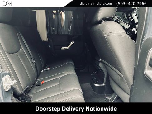 Used 2017 Jeep Wrangler Unlimited Rubicon w/ Connectivity Group AWD/4WD image 20