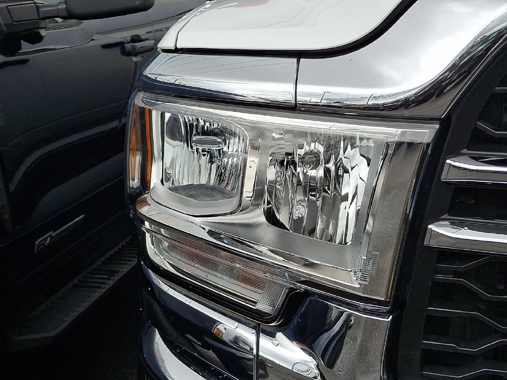 Used 2024 RAM 2500 Tradesman w/ Chrome Appearance Group AWD/4WD image 5