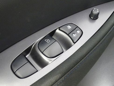 Used 2023 Nissan Leaf S image 16