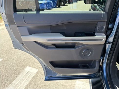Used 2018 Ford Expedition XLT w/ Equipment Group 202A RWD image 34