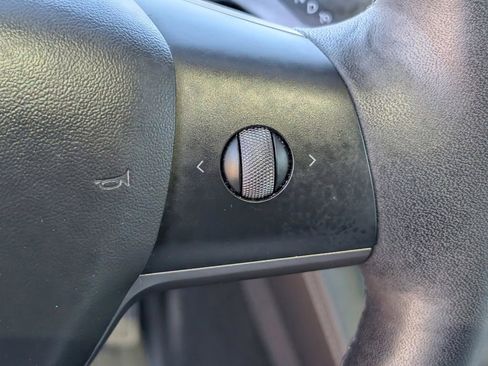 Used 2021 Tesla Model Y Long Range image 20