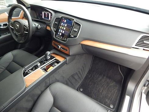 Certified 2025 Volvo XC90 B6 Plus image 21