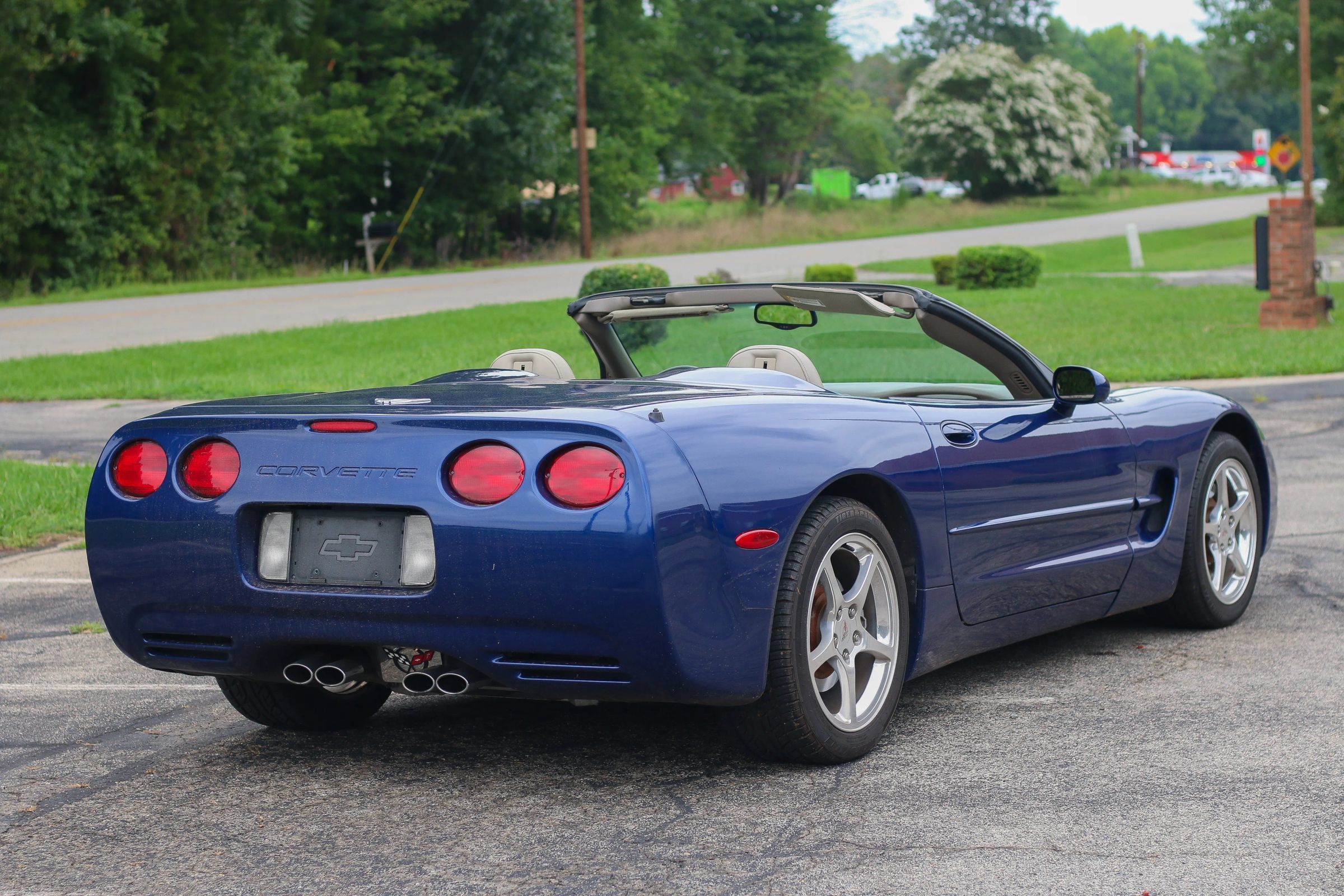 Used 2004 Chevrolet Corvette Convertible w/ Preferred Equipment Group RWD image 5