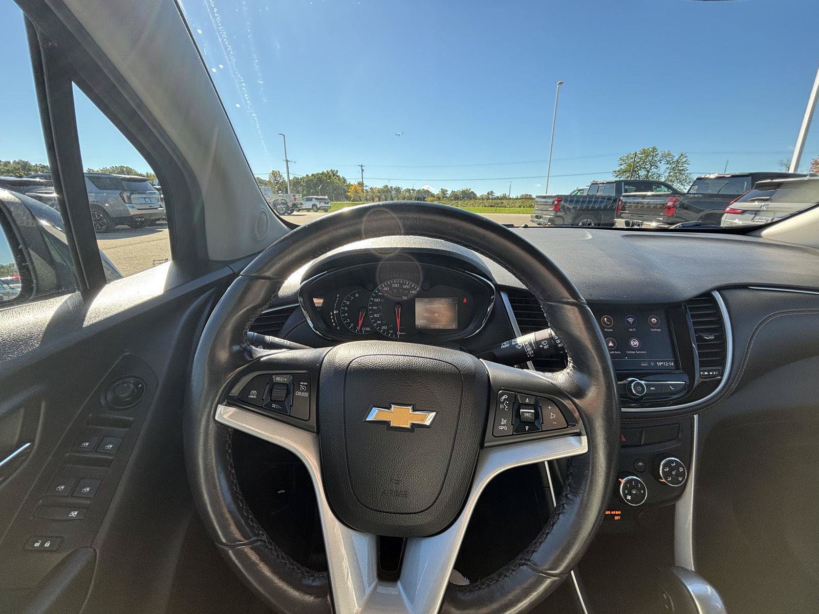 Used 2021 Chevrolet Trax LT w/ Premium Seat Package AWD/4WD image 25