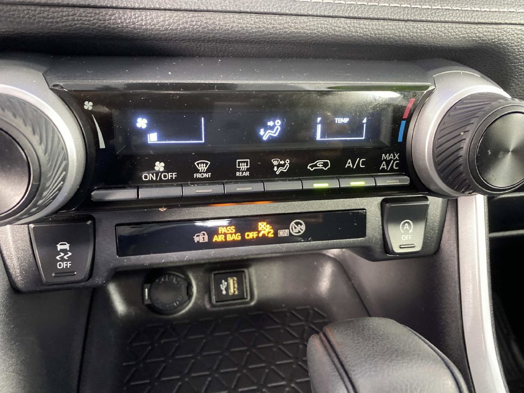 Used 2024 Toyota RAV4 LE AWD/4WD image 22