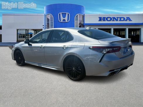 Used 2023 Toyota Camry XSE FWD image 4