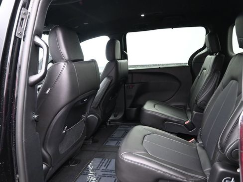 New 2026 Chrysler Pacifica Select image 23