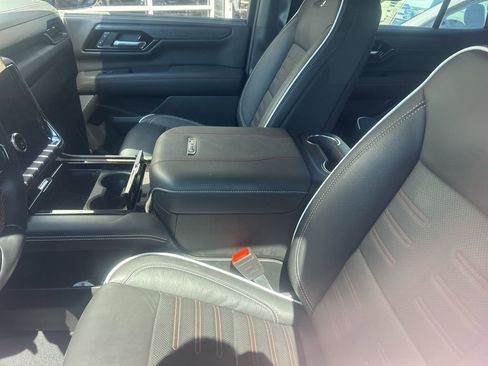 Used 2025 GMC Yukon AT4 Ultimate image 2