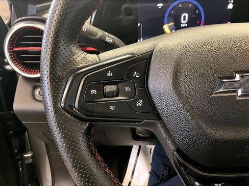 Used 2024 Chevrolet Trax RS w/ Sunroof Package image 23