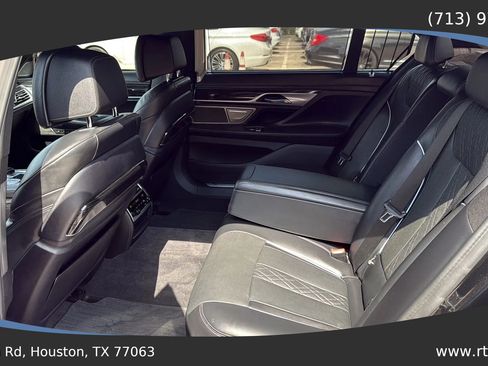 Used 2020 BMW 750i xDrive w/ Executive Package image 25