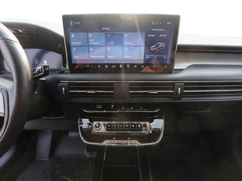 Used 2025 Lincoln Corsair AWD w/ Equipment Group 101A image 16