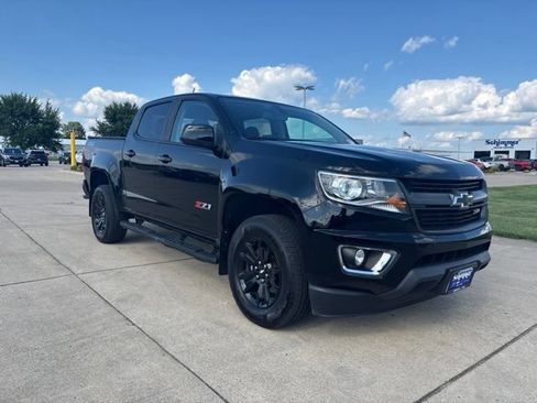 Used 2017 Chevrolet Colorado Z71 w/ Z71 Midnight Edition AWD/4WD image 2