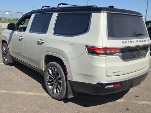 Used 2022 Jeep Grand Wagoneer Series III w/ Rear Seat Video Group 1 AWD/4WD image 3