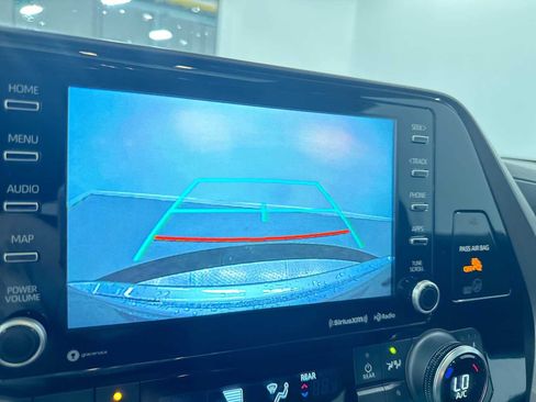 Used 2022 Toyota Highlander XLE image 27