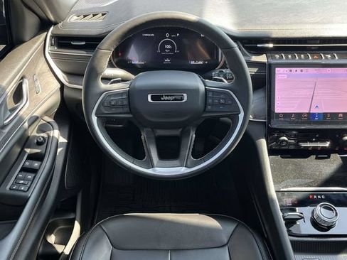 Used 2025 Jeep Grand Cherokee L Limited w/ Black Appearance Package AWD/4WD image 19