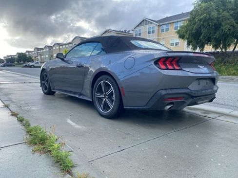 Used 2025 Ford Mustang Premium image 4