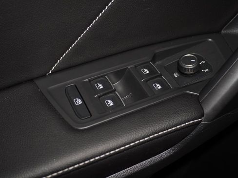 Used 2022 Volkswagen Tiguan SE image 14