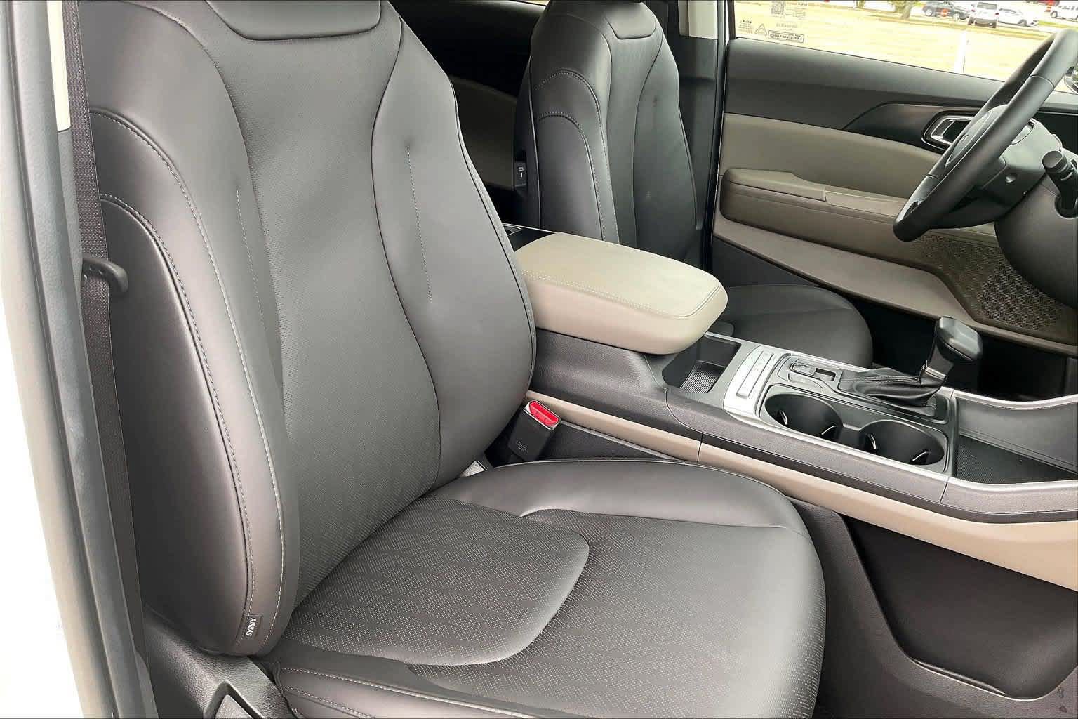 Certified 2026 Kia Carnival FWD image 11