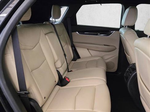 Used 2018 Cadillac XT5 FWD image 18