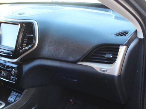 Used 2015 Jeep Cherokee Latitude w/ Comfort/Convenience Group FWD image 22