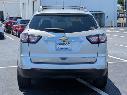 Used 2015 Chevrolet Traverse LT w/ Style and Technology Package FWD image 6