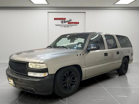 Used 2002 Chevrolet Suburban LS image 3