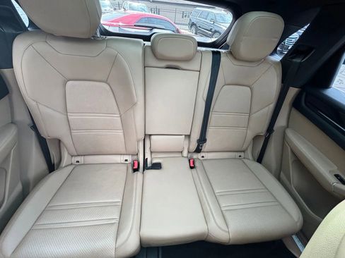 Used 2019 Porsche Cayenne image 46