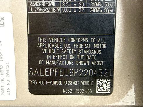 Used 2023 Land Rover Defender 130 SE image 29