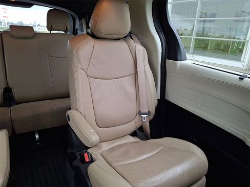 Certified 2024 Toyota Sienna Limited image 20