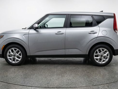 Used 2025 Kia Soul LX w/ LX Technology Package FWD image 5