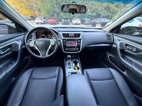 Used 2018 Nissan Altima 2.5 SR w/ SR Midnight Edition FWD image 2