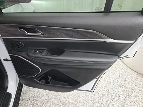 Used 2022 Jeep Grand Cherokee L Limited w/ Black Appearance Package image 7