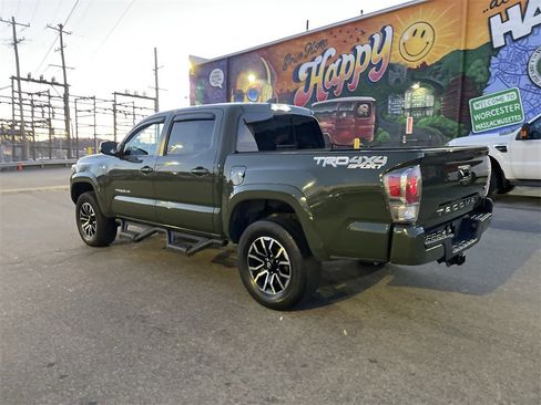 Used 2021 Toyota Tacoma TRD Sport w/ Technology Package image 3