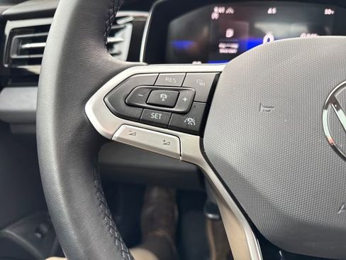 Certified 2025 Volkswagen Jetta SE w/ Sunroof Package image 21