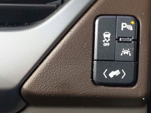 Used 2018 Chevrolet Tahoe LT w/ Luxury Package RWD image 27