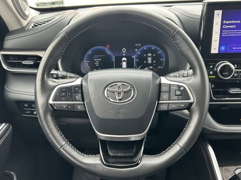 Used 2024 Toyota Highlander Limited AWD/4WD image 22