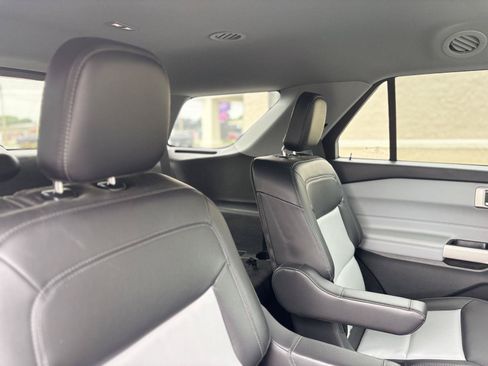 Used 2023 Ford Explorer XLT w/ Equipment Group 202A AWD/4WD image 11